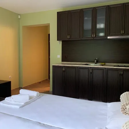 Apartment Park And Pool