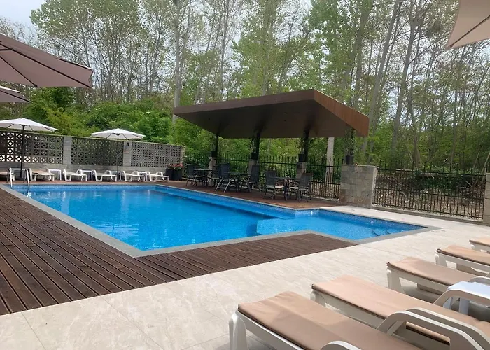 Apartment Park And Pool *