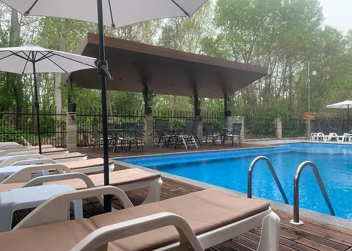 Apartment Park And Pool